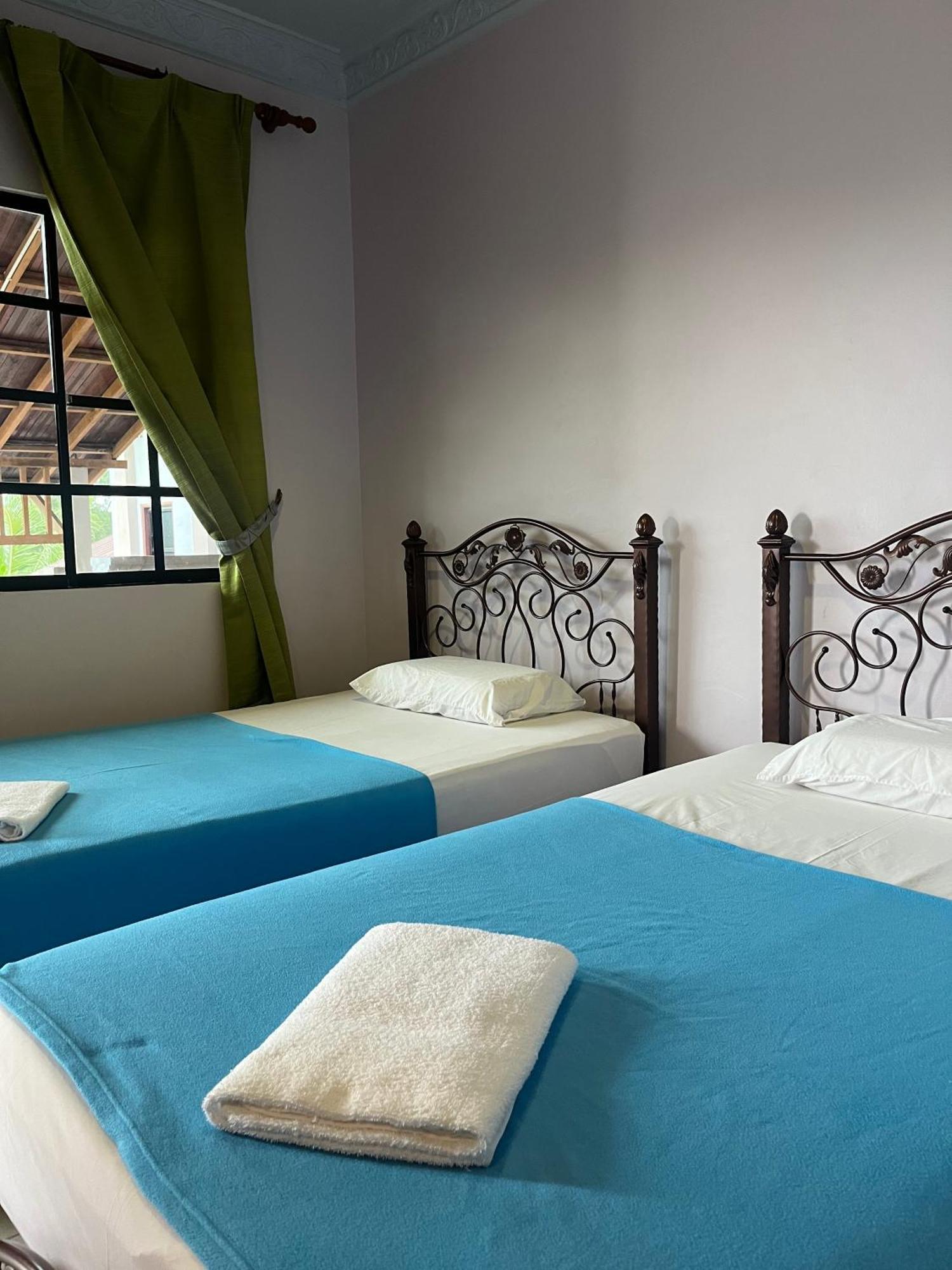 Kanza Beach Inn Marang Bagian luar foto